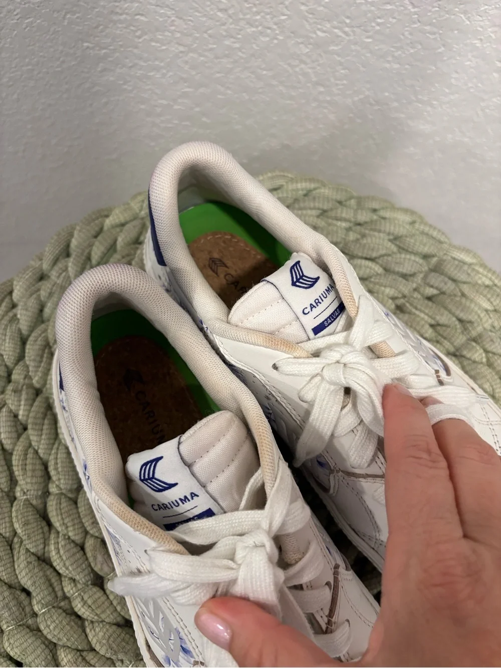 Cariuma Salvas White Leather with Blue Parrot Floral Accent Sneakers Size 9